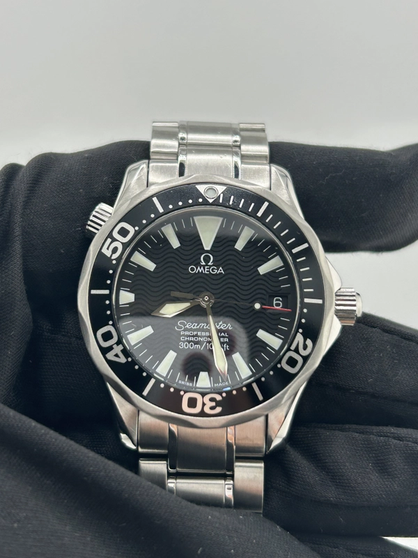 Omega Seamaster Pro 300M Black Wave Motif Dial on Stainless Steel Bracelet Ref. 2252.50 view 3