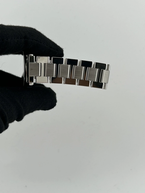 Cartier Ronde Solo Silver Dial on Stainless Steel Bracelet Ref. W6701004 Papers 2013 view 5