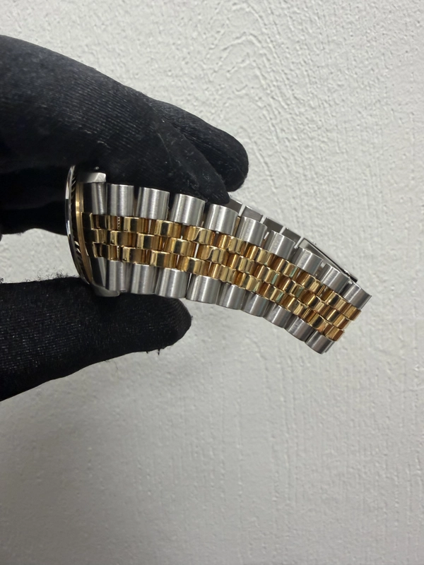Rolex Datejust Champagne Diamond Factory Dial on D Link Jubilee Ref. 16233 1989 view 4