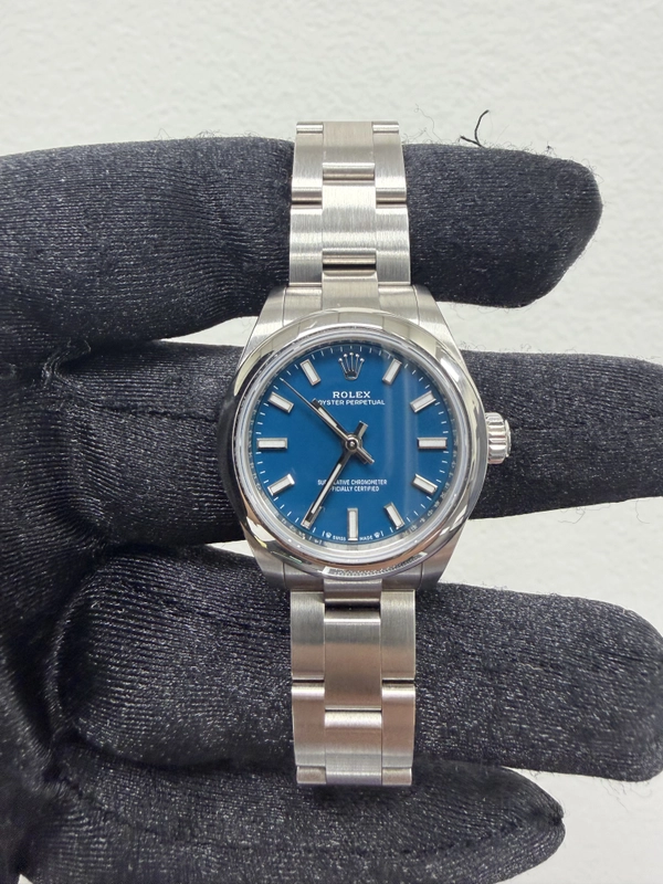 Rolex Oyster Perpetual 28 Med Blue Dial on Oyster Ref. 276200 Card 2025 view 2