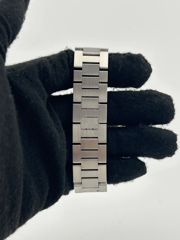 Cartier Pasha GMT Silver Dial on Stainless Steel Bracelet Ref. W31029M7 view 4