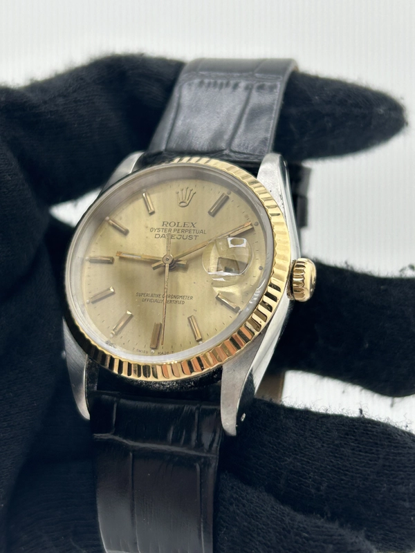 Rolex Datejust 36 Champagne Stick Dial on Generic Black Leather Strap Ref. 16233 1989 view 3