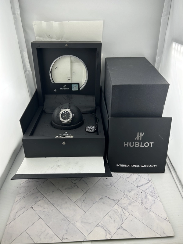 Hublot Classic Fusion Black Dial on Rubber Strap Ref. 582.NX.1170.RX.1704 Card Open Date view 7