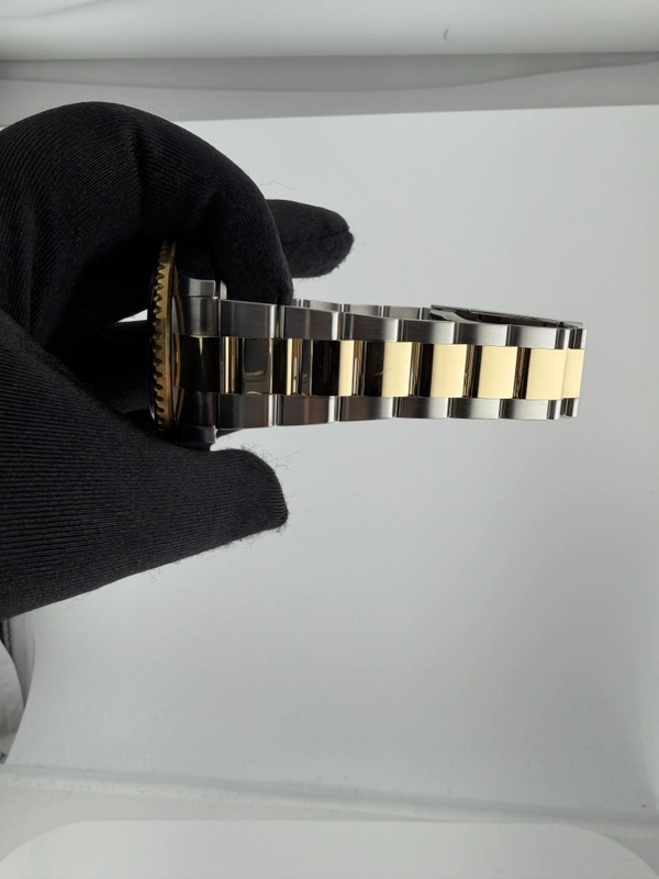 Rolex Sea-Dweller Black Dial on Oyster Ref. 126603 Card 2020 view 4