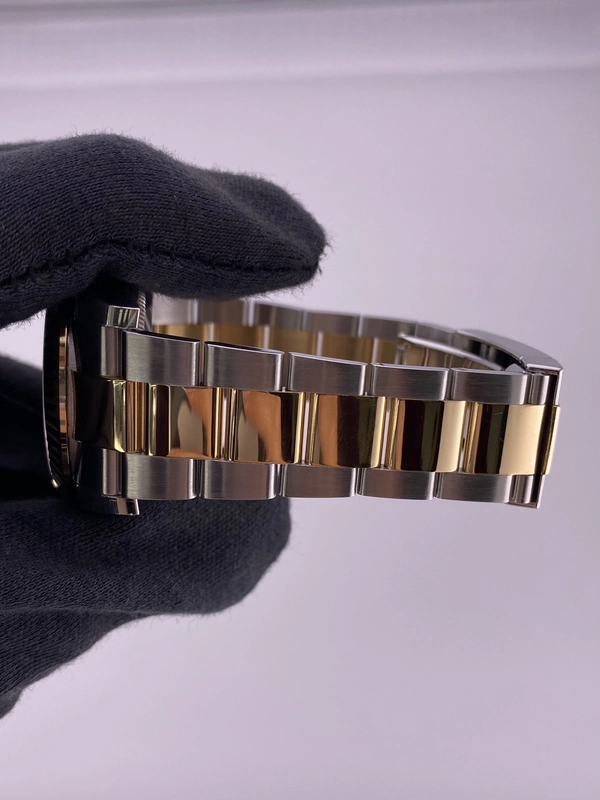 Rolex SkyDweller Black Dial on Oyster Ref. 326933 Card 2023 view 5