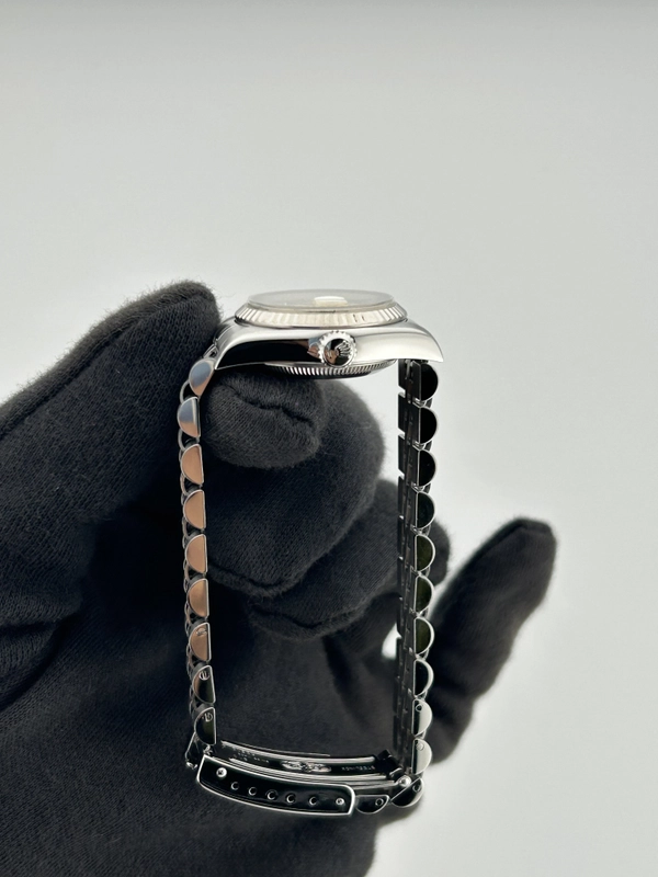 Rolex Datejust Lady Champagne Stick Dial on Jubilee Ref. 69174 Papers 1994 view 6