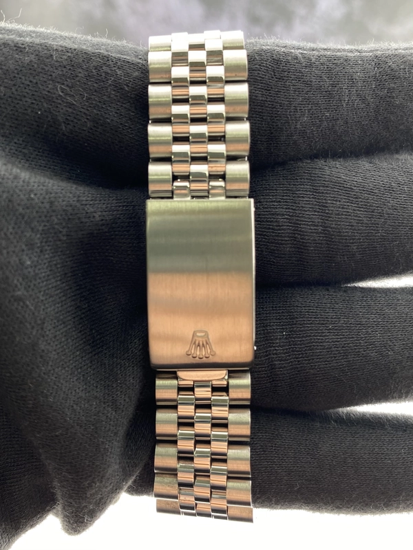Rolex Datejust Silver Stick Dial on Jubilee Ref. 16220 1991 view 4