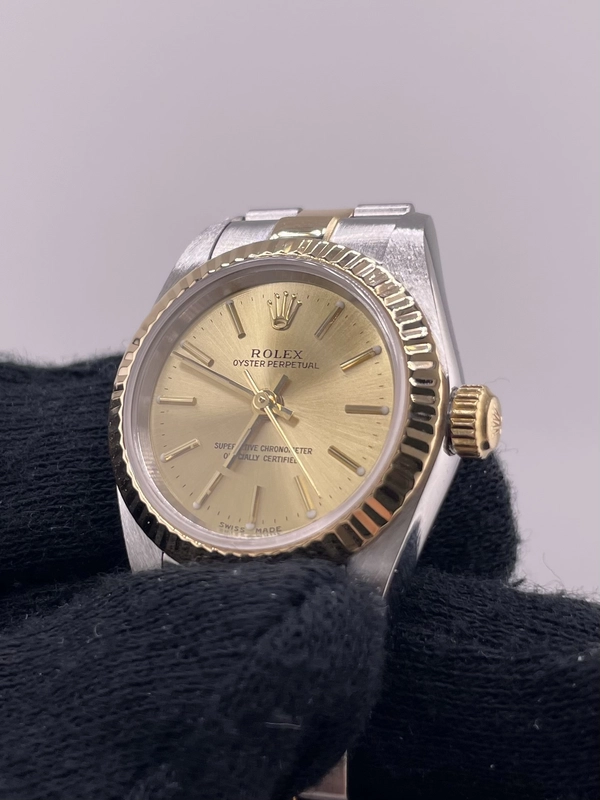 Rolex Oyster Perpetual Champagne Dial on Oyster Ref. 76193 1999 view 2