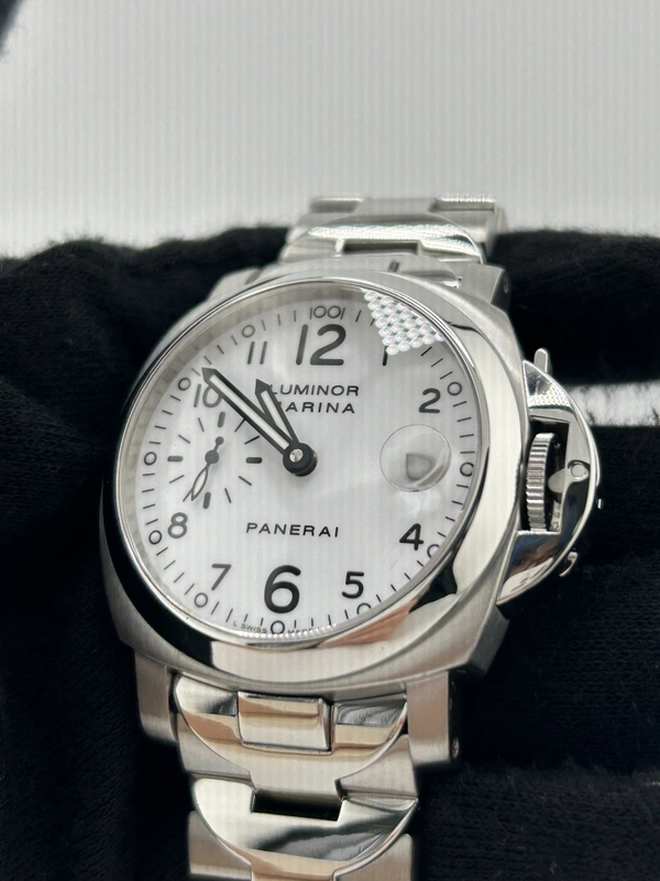 Panerai Luminor Marina White Dial on Stainless Steel Bracelet Ref. PAM00051 view 3