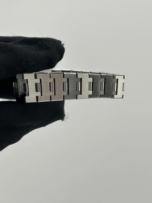 Bvlgari Bulgari Black Dial on Stainless Steel Bracelet Ref. BB23SSD view 5