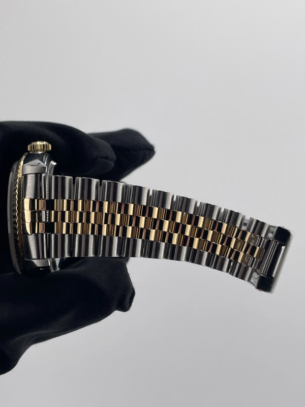 Rolex Datejust 36 Champagne Stick Dial on Jubilee Ref. 16233 Open Date view 5
