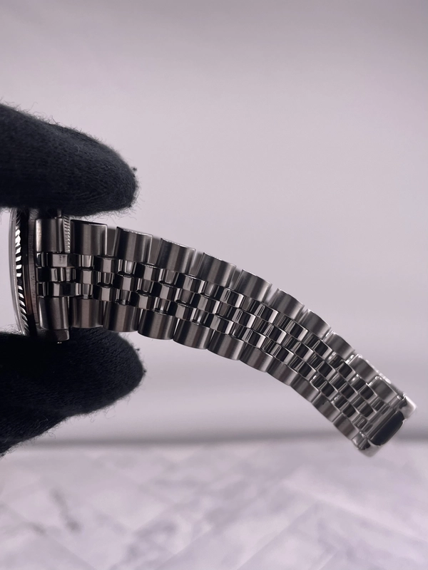 Rolex Datejust Silver Stick Dial on D Link Jubilee Ref. 68274 1987 view 5
