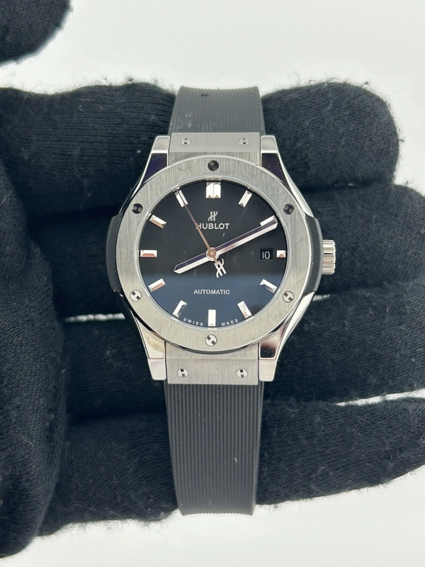 Hublot Classic Fusion Black Dial on Rubber Strap Ref. 582.NX.1170.RX.1704 Card Open Date view 2