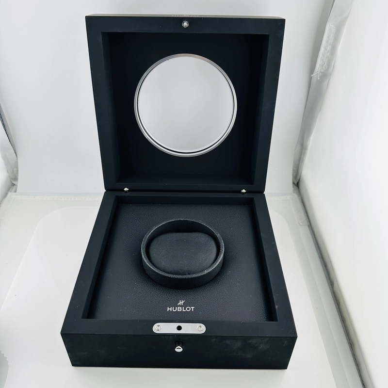 Hublot Classic Fusion Black Dial on Rubber Strap Ref. 565.NX.1470.RX with Box view 8