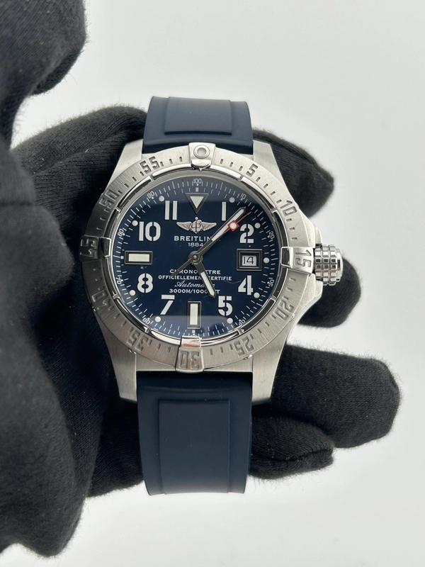Breitling Avenger Seawolf Blue Dial on Rubber Band Ref. A1733010/C756 Complete 2009 view 2