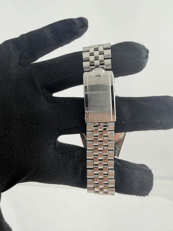 Rolex Datejust Silver Dial on Jubilee Folded Ref. 1600 1969 view 3