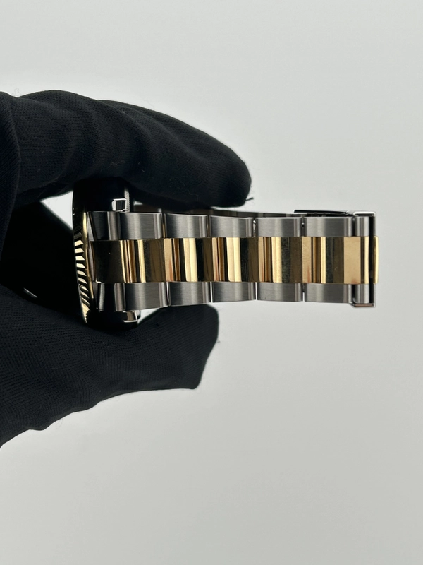 Rolex SkyDweller Champagne Index Dial on Oyster Bracelet Ref. 326933 Card 2017 view 5