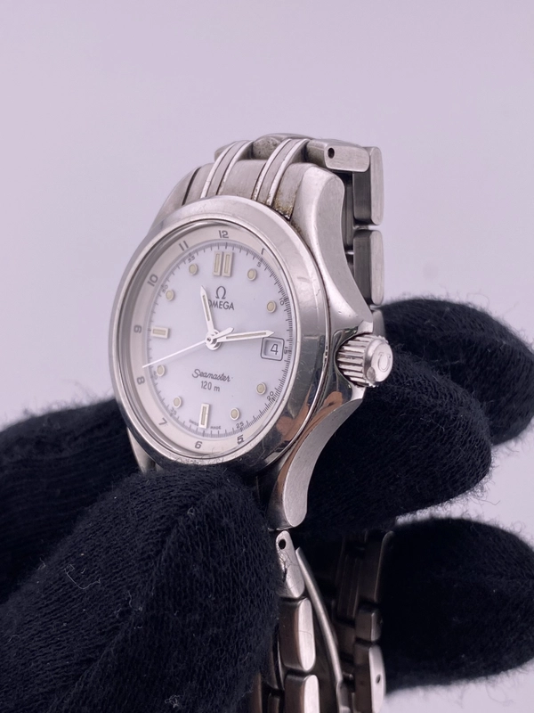 Omega Seamaster 120m White Dial on Stainless Steel Bracelet Ref. 2581.2 view 3
