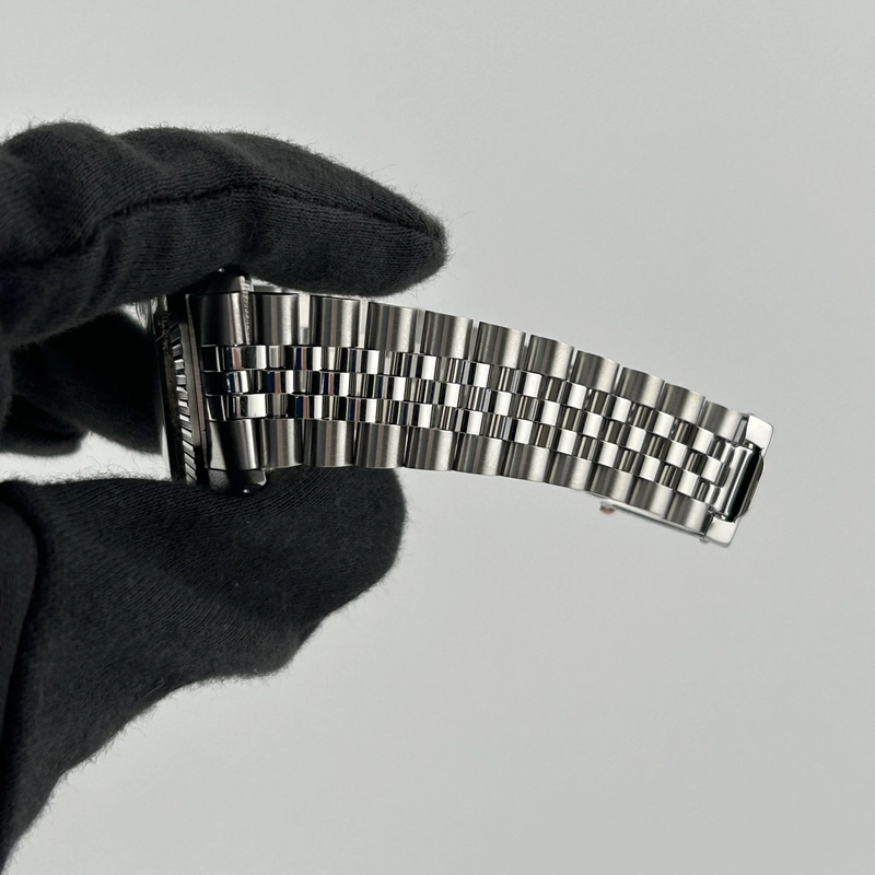 Rolex Datejust Silver Stick Dial on Jubilee Ref. 16030 1985 view 5