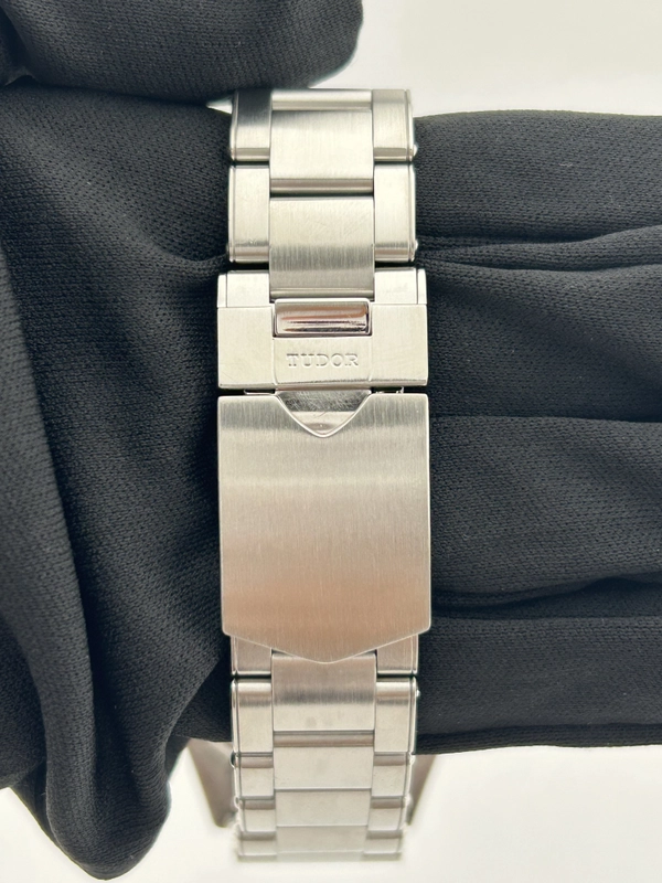 Tudor Black Bay Black Dial on Stainless Steel Bracelet Ref. 79230N Complete Open Date view 4