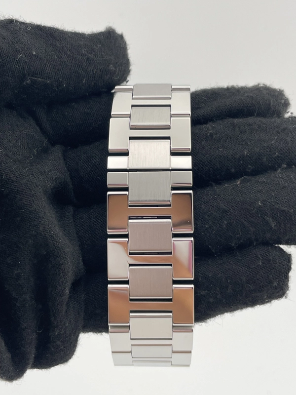 Cartier Ronde Solo Silver Roman Numerals Dial on Stainless Steel Bracelet Ref. W6701005 view 4
