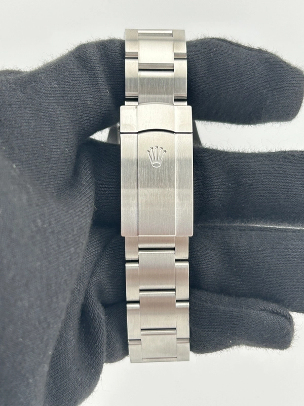 Rolex Oyster Perpetual 36 Lavender Dial on Oyster Ref. 126000 Complete 2026 view 4
