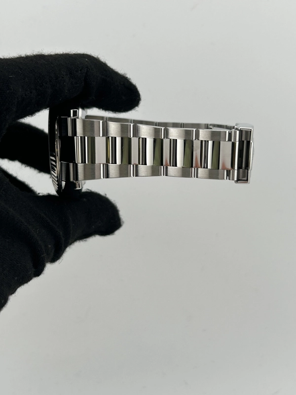 Rolex Datejust II Silver Diamond Dial on Oyster Steel Bracelet Ref. 116334 Card 2021 view 5
