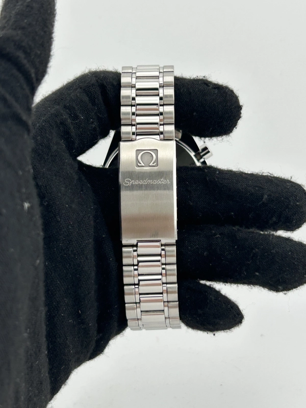 Omega Speedmaster Reduced Black Dial on Stainless Steel Bracelet Ref. 3510.50.00 view 4