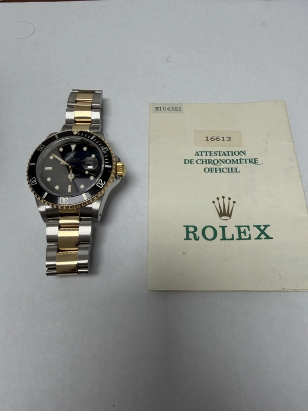 Rolex Submariner Black Dial on Oyster Ref. 16613 Papers 1990 view 6