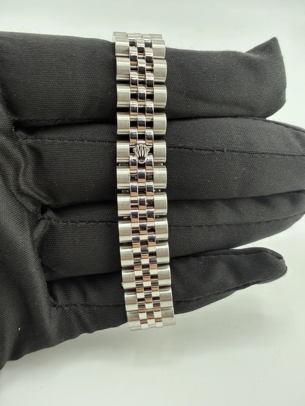 Rolex Datejust Lady White Diamond Dial on Jubilee Ref. 179174G Papers 2006 view 4