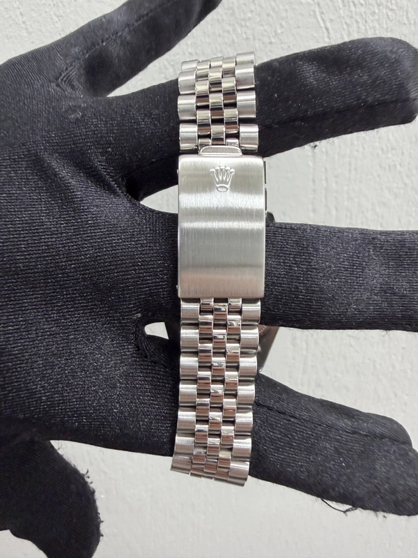 Rolex Datejust Silver Stick Dial on Jubilee Ref. 1601/4 Papers 1977 view 3