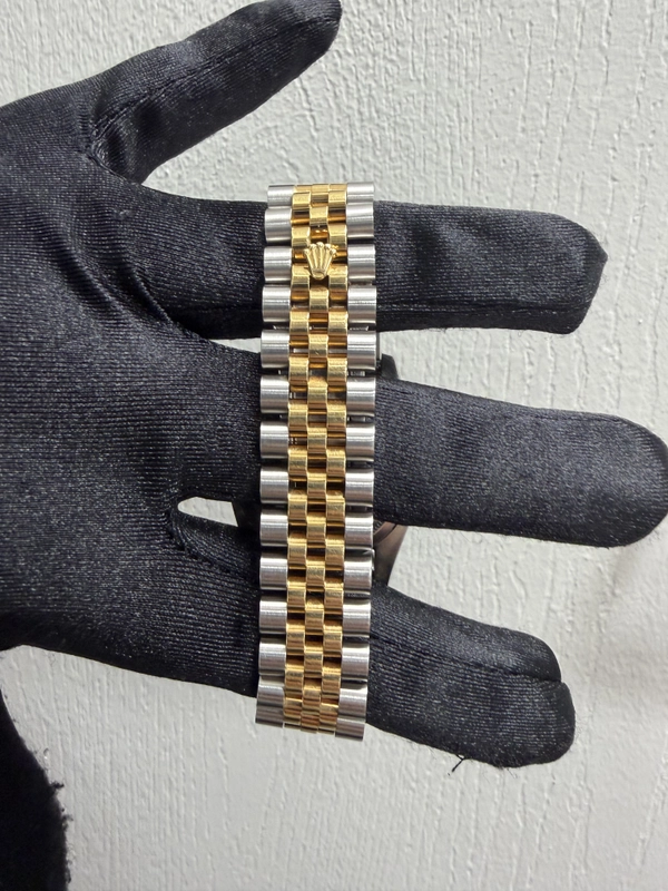 Rolex Datejust Grey Stick Dial on Jubilee Ref. 116263 2005 view 2