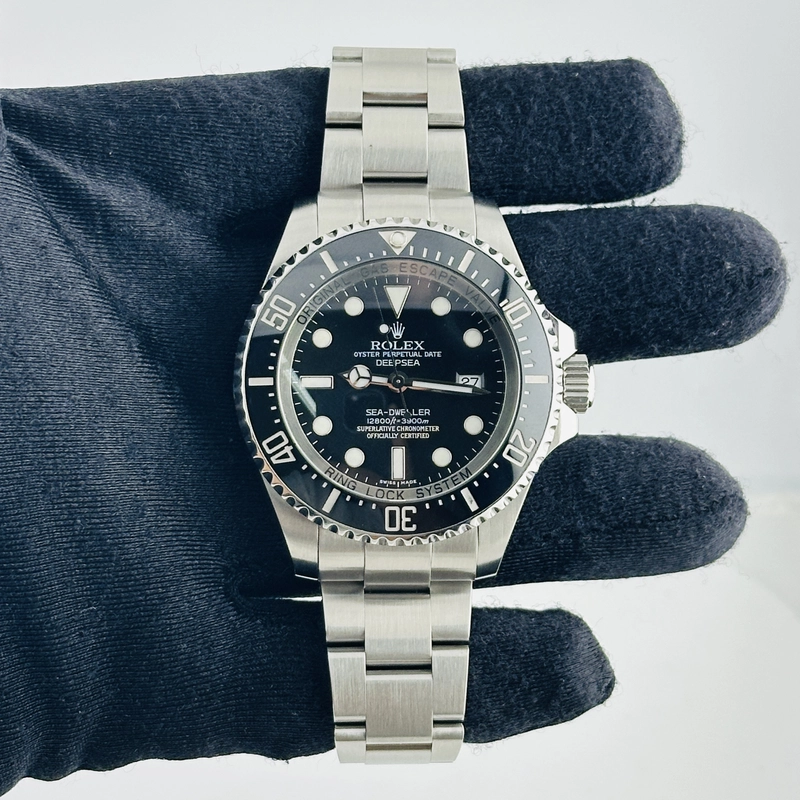 Rolex Sea-Dweller Deepsea Black Dial on Oyster Bracelet Ref. 116660 Card 2009 view 2
