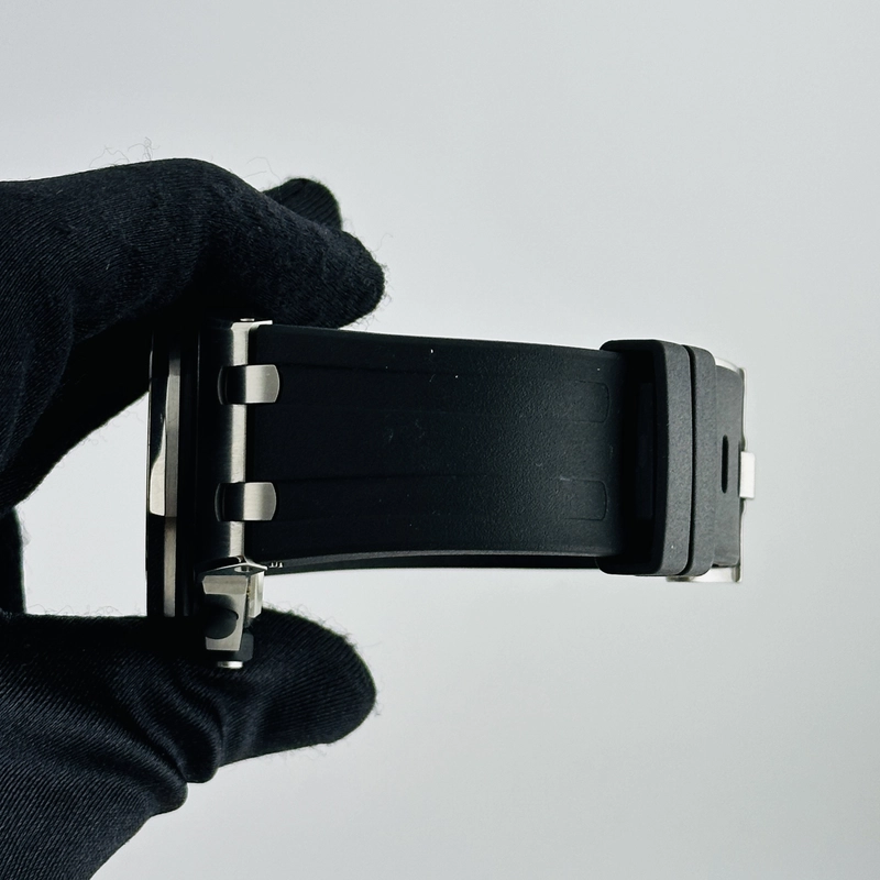 Audemars Piguet Royal Oak Offshore Safari White Dial on Rubber Strap Ref. 26170ST Papers 2011 view 4