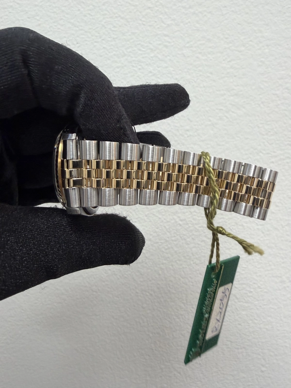 Rolex Datejust Champagne Stick Dial on D Link Jubilee Ref. 16233 Papers Open Date view 4