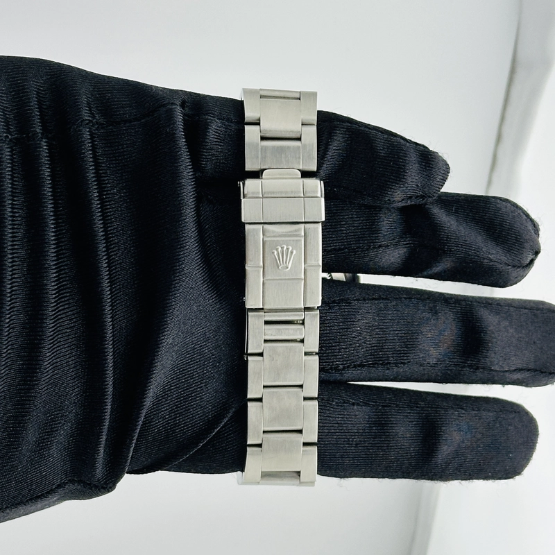 Rolex GMT-Master Black Dial on Oyster Ref. 16700 Papers 2000 view 3