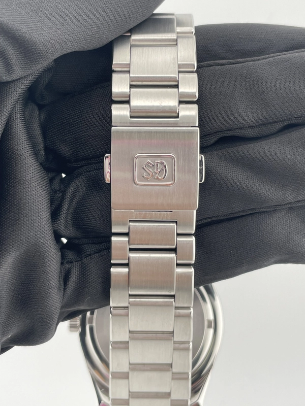 Seiko Heritage Collection Black Dial on Stainless Steel Bracelet Ref. SBGV023 view 4