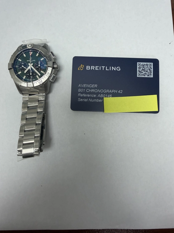 Breitling Avenger B01 Chronograph Green Dial on Steel Ref. AB0146101L1A1 Card 2026 view 5