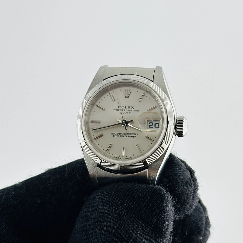 Rolex Oyster Perpetual Date Silver Stick Dial on Oyster Bracelet Ref. 79190 2000 view 2
