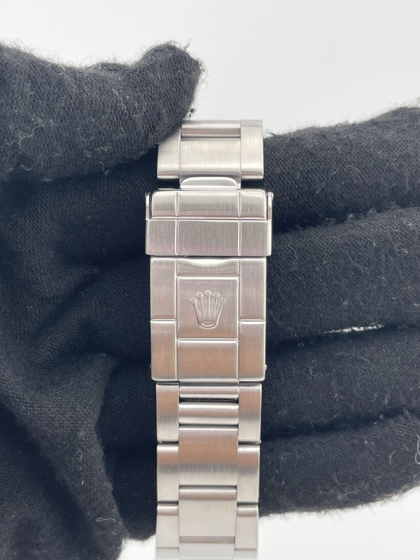 Rolex Explorer Black Dial on Oyster Steel Bracelet Ref. 14270 view 4