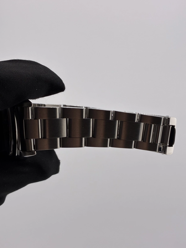 Rolex Oyster Perpetual Black Dial on Oyster Bracelet Ref. 67480 1995 view 5