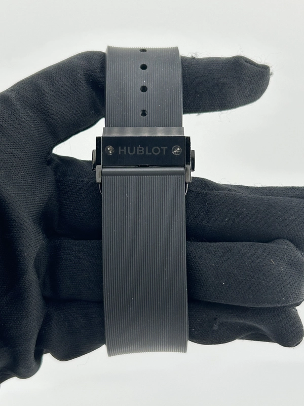 Hublot Classic Fusion Blue Dial on Black Rubber Band Ref. 521.CM.7170.LR Service Papers 2019 view 4