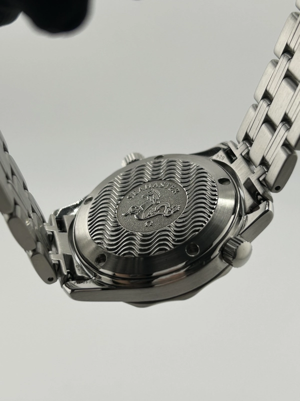 Omega Seamaster Professional 300M Dark Blue Dial on Stainless Steel Bracelet Ref. 2561.80 view 7