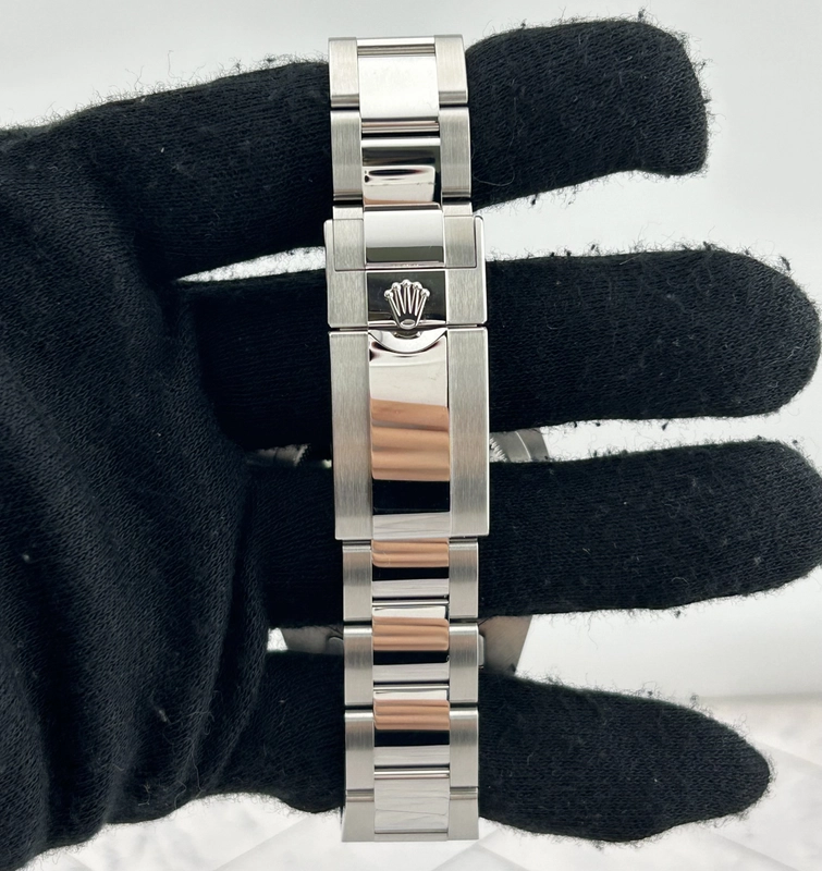 Rolex GMT-Master II "Sprite" Black Dial on Oyster Ref. 126720VTNR Card 2026 view 4