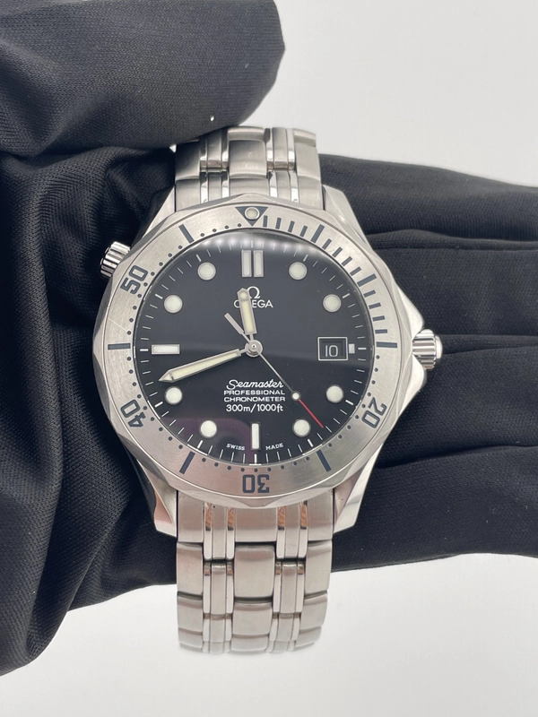 Omega Seamaster Black Dial on Stainless Steel Bracelet Ref. 2251.5 Card 2016 view 2