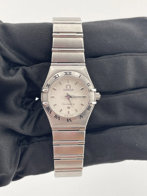 Omega Constellation White Dial on Stainless Steel Bracelet Ref. 1562.3 Card 2004 view 2