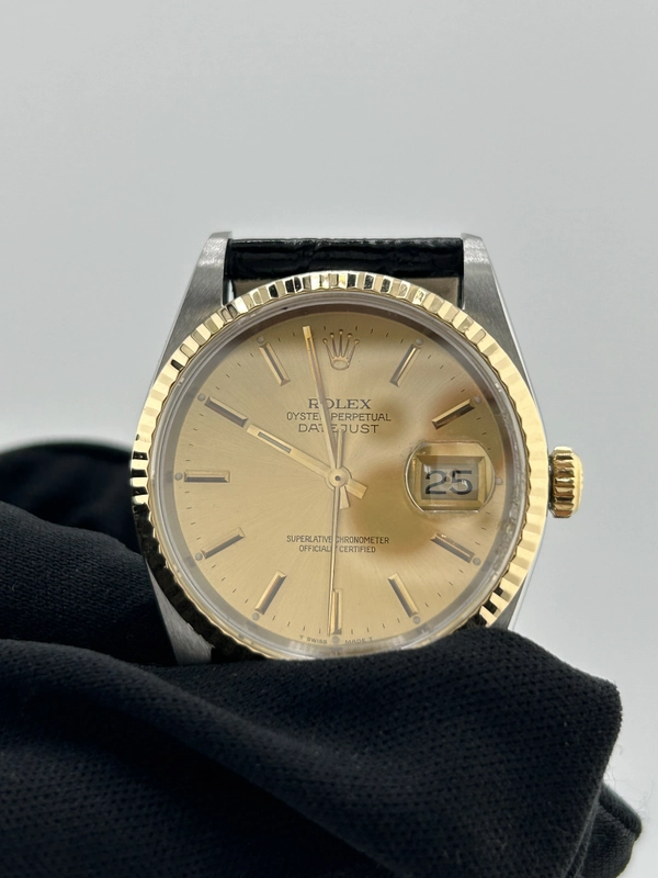 Rolex Datejust 36 Champagne Stick Dial on Generic Black Leather Strap Ref. 16233 1991 view 3