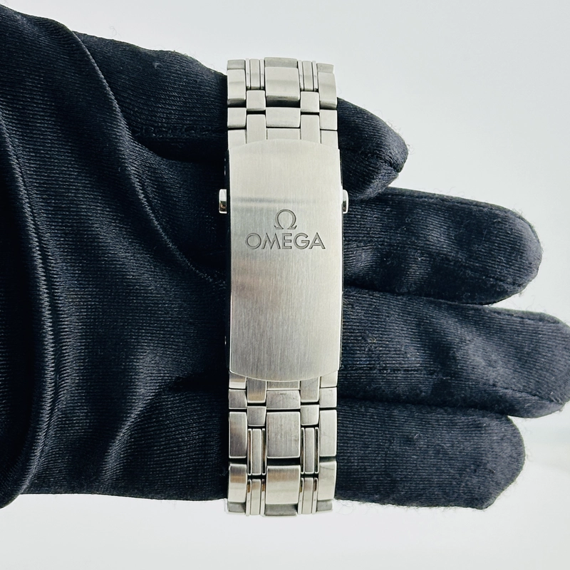 Omega Seamaster Diver 300M Co-Axial Master Chronometer Blue Dial on Stainless Steel Bracelet Ref. 210.30.42.20.03.001 Complete 2024 view 4