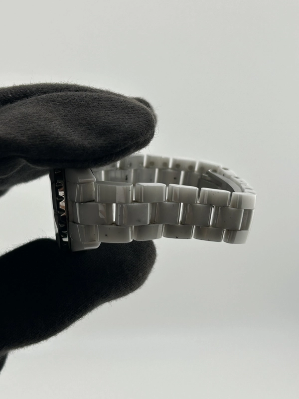 Chanel J12 White Diamond Dial on White Ceramic Bracelet Ref. H1628 Complete 2013 view 5
