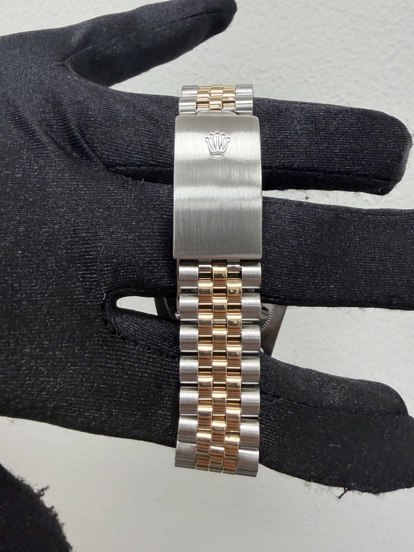 Rolex Datejust 36 Champagne Roman Dial on Jubilee Ref. 16233 1996 view 2